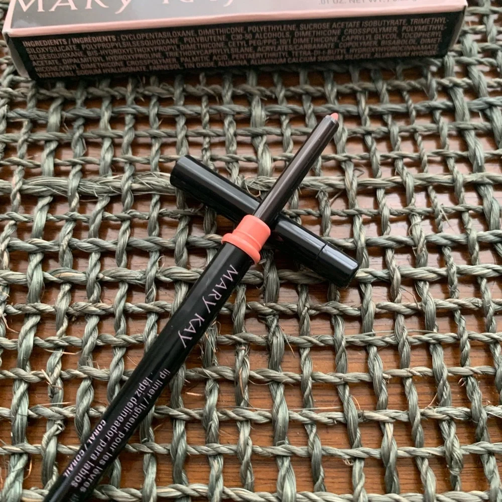 Mary Kay NIP Coral Lip Liner - Picture 5 of 6